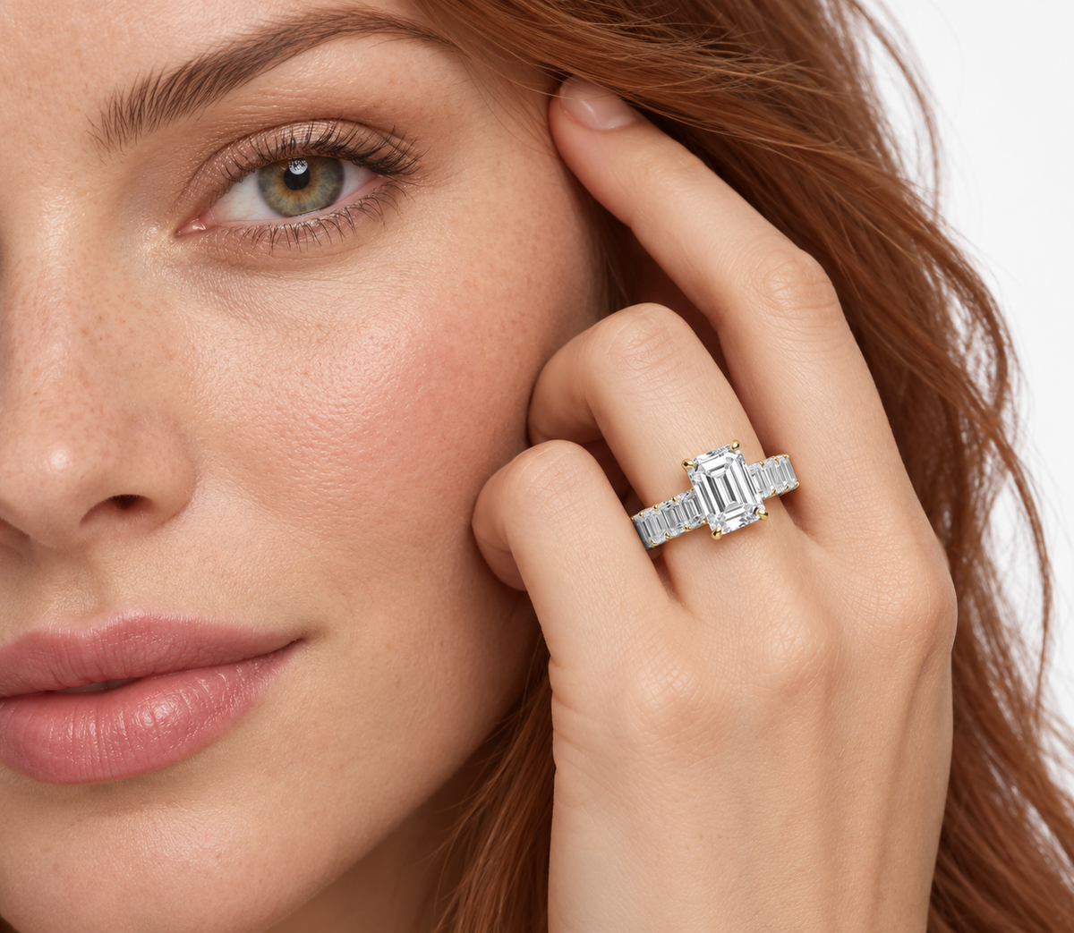 Emerald Luxury Diamond Ring
