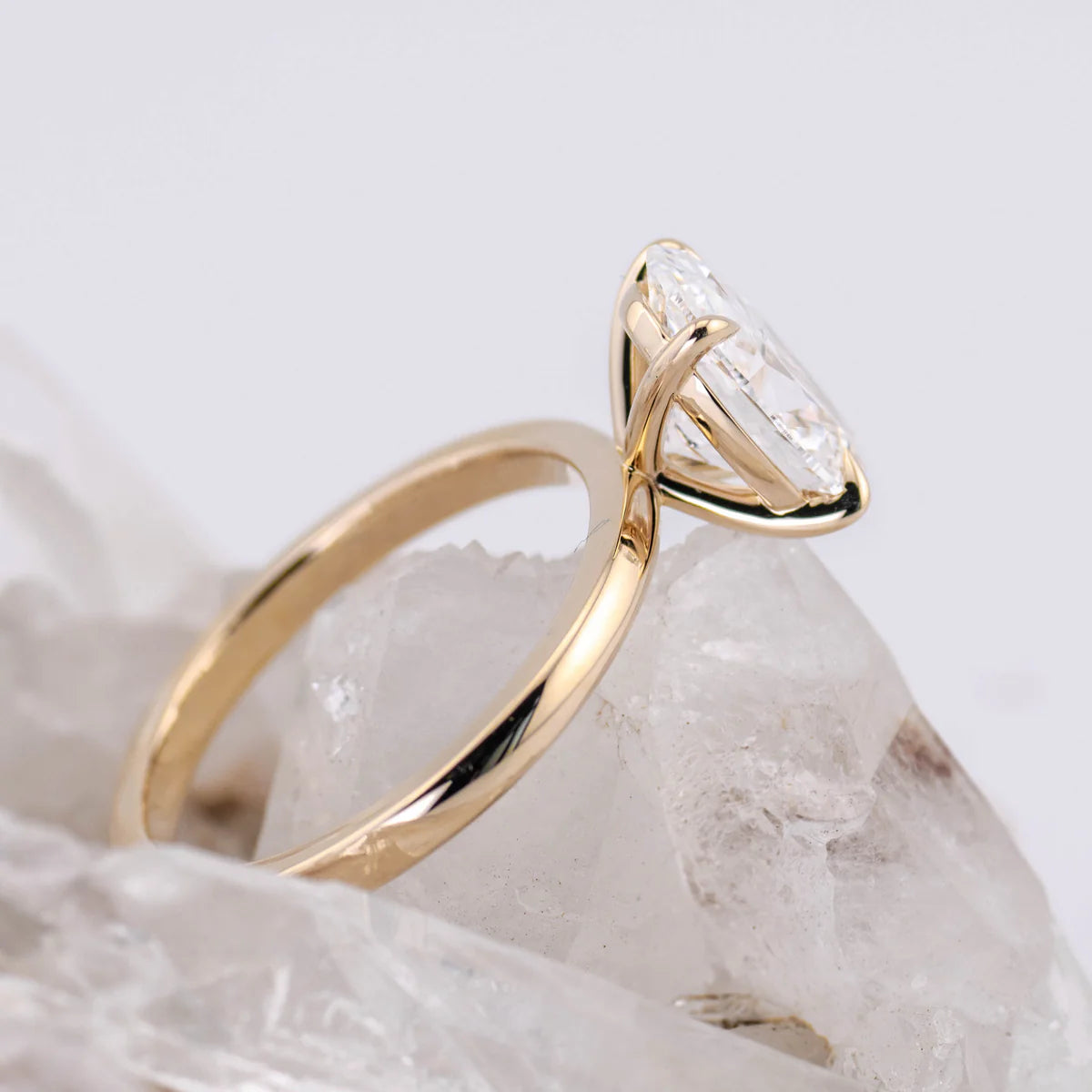 KATE 2.0 – 4 CLAW 2CT OVAL SOLITAIRE F COLOUR VVS2