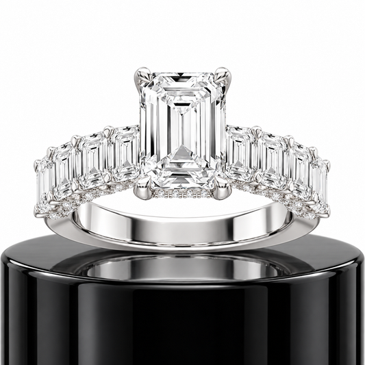Emerald Luxury Diamond Ring