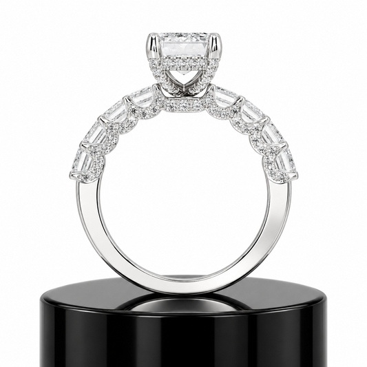 Emerald Luxury Diamond Ring